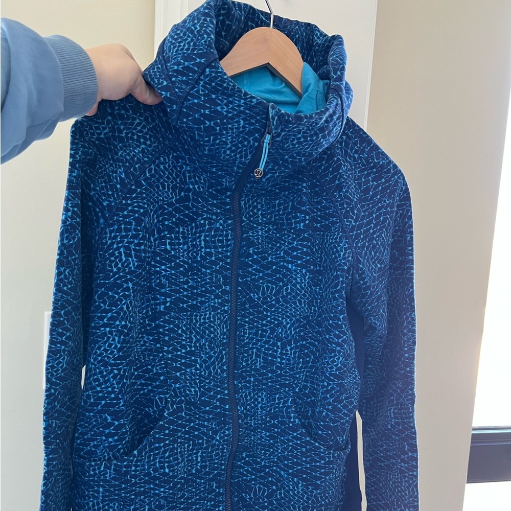 EUC Lululemon Athletica Blue Patterned Hoodie